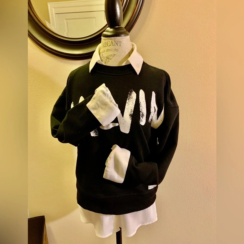 CUTE CALVIN KLEIN SWEATSHIRT ❤️CHANGE IT UP WITH A WHITE SHIRT UNDERNEATH. - Picture 2 of 14